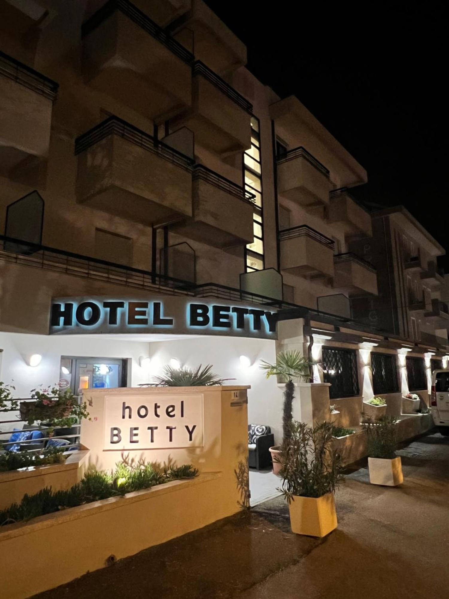 Hotel Betty リミニ エクステリア 写真