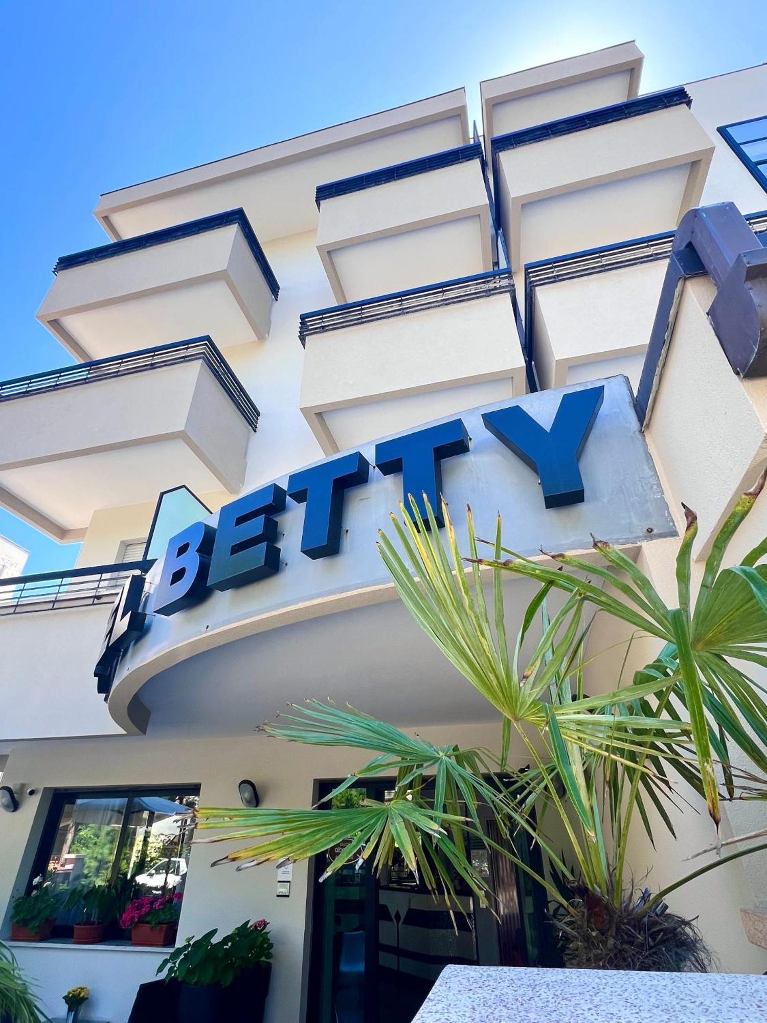 Hotel Betty リミニ エクステリア 写真